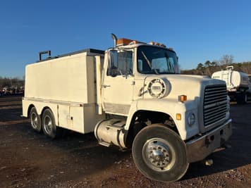 Main image Ford L8000